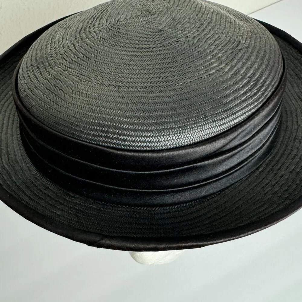 Vintage 50-60s Jan Leslie Elegant Small Hat Black Straw Satin Bow Size 22 1/2